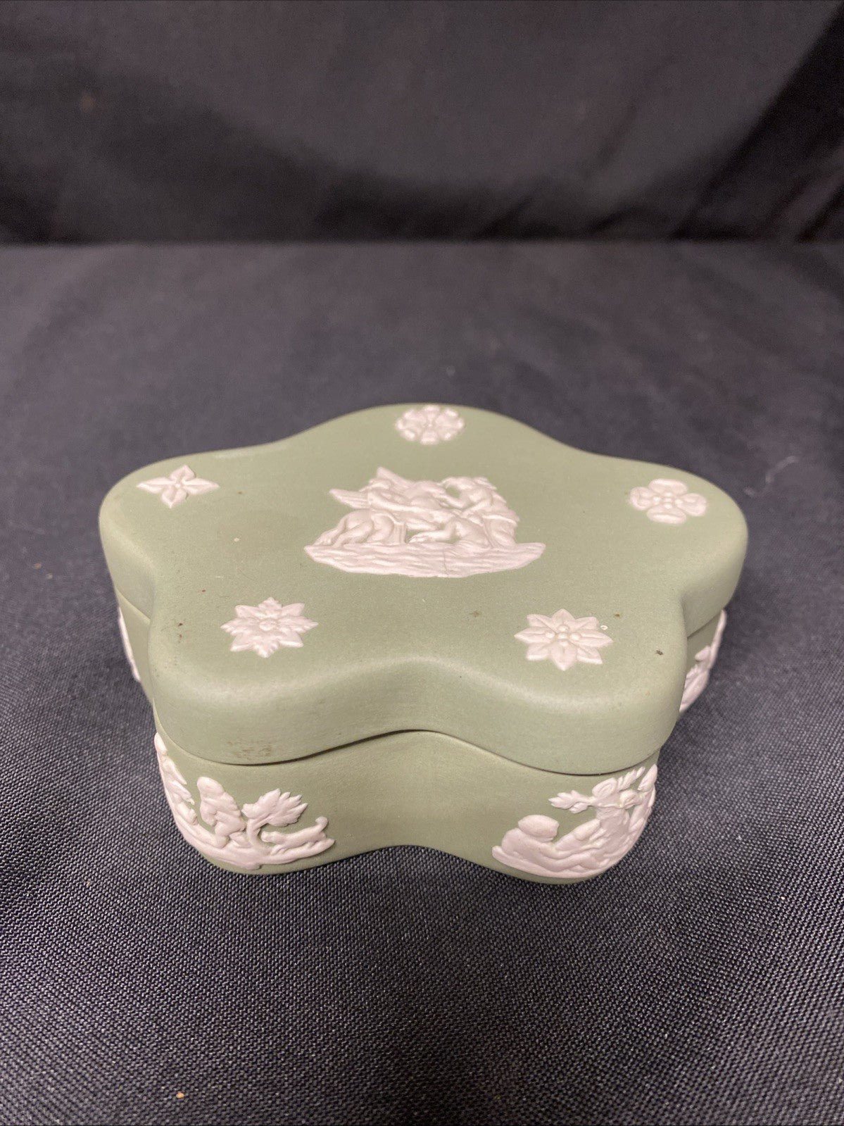 Vintage Wedgwood Jasperware Sage Trinket Box Grecian Star- (1595)