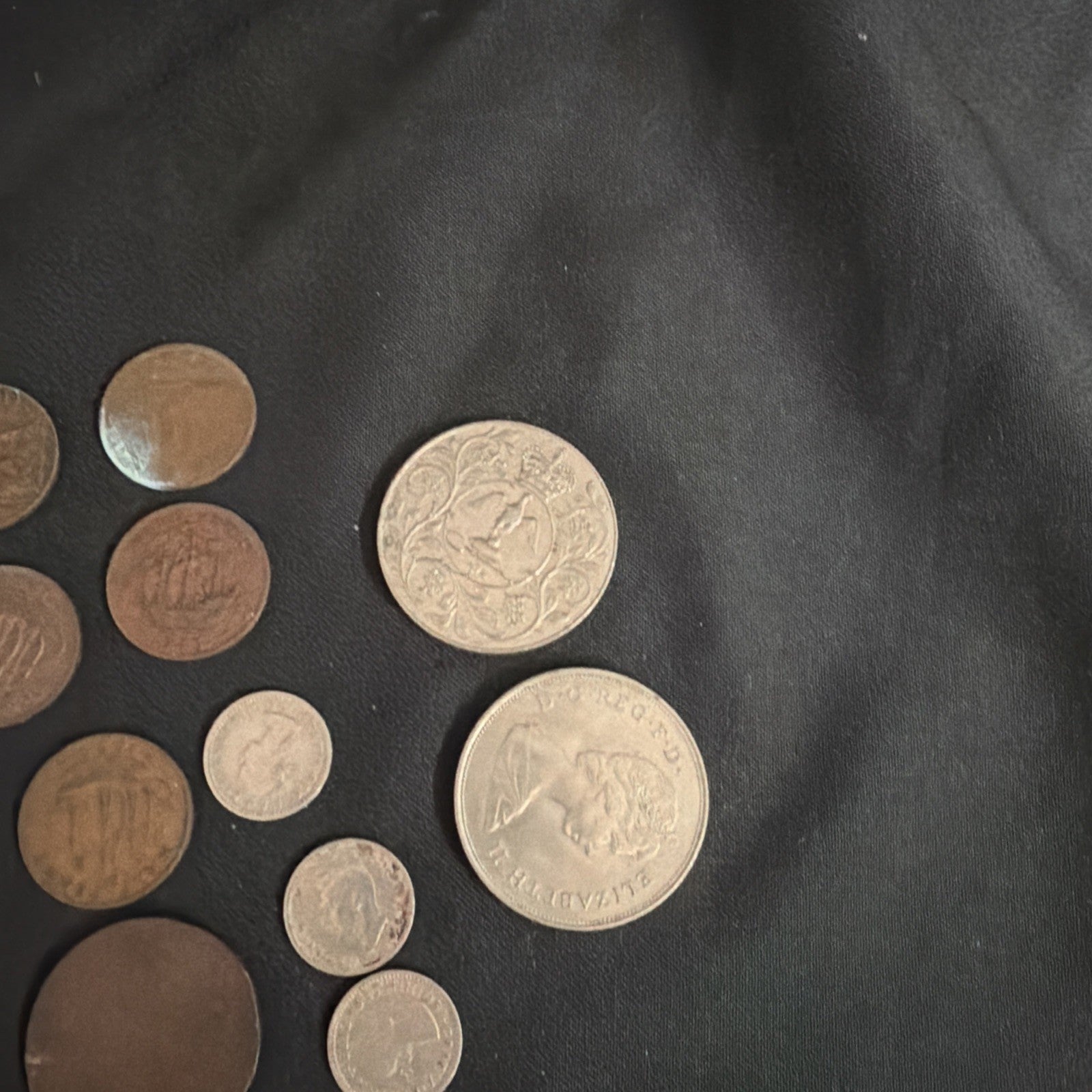 50 British Coins, Half Pennies new & Old Six Pence, Commemorative - (2361)