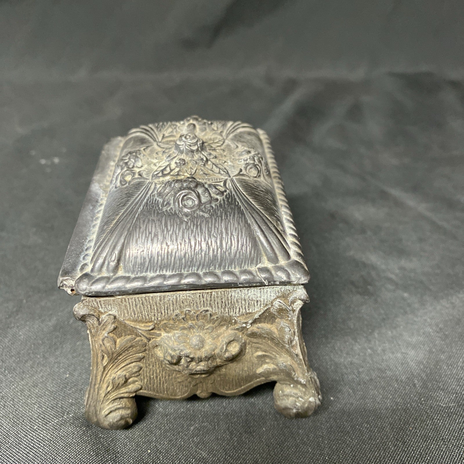 Pewter Trinket Box with lid Vintage Kitsch - (1419)