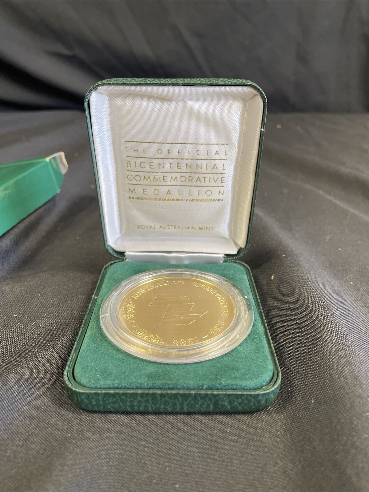 Australia Bicentennial Commemorative Medallion 1788-1988 MIB - (8223)