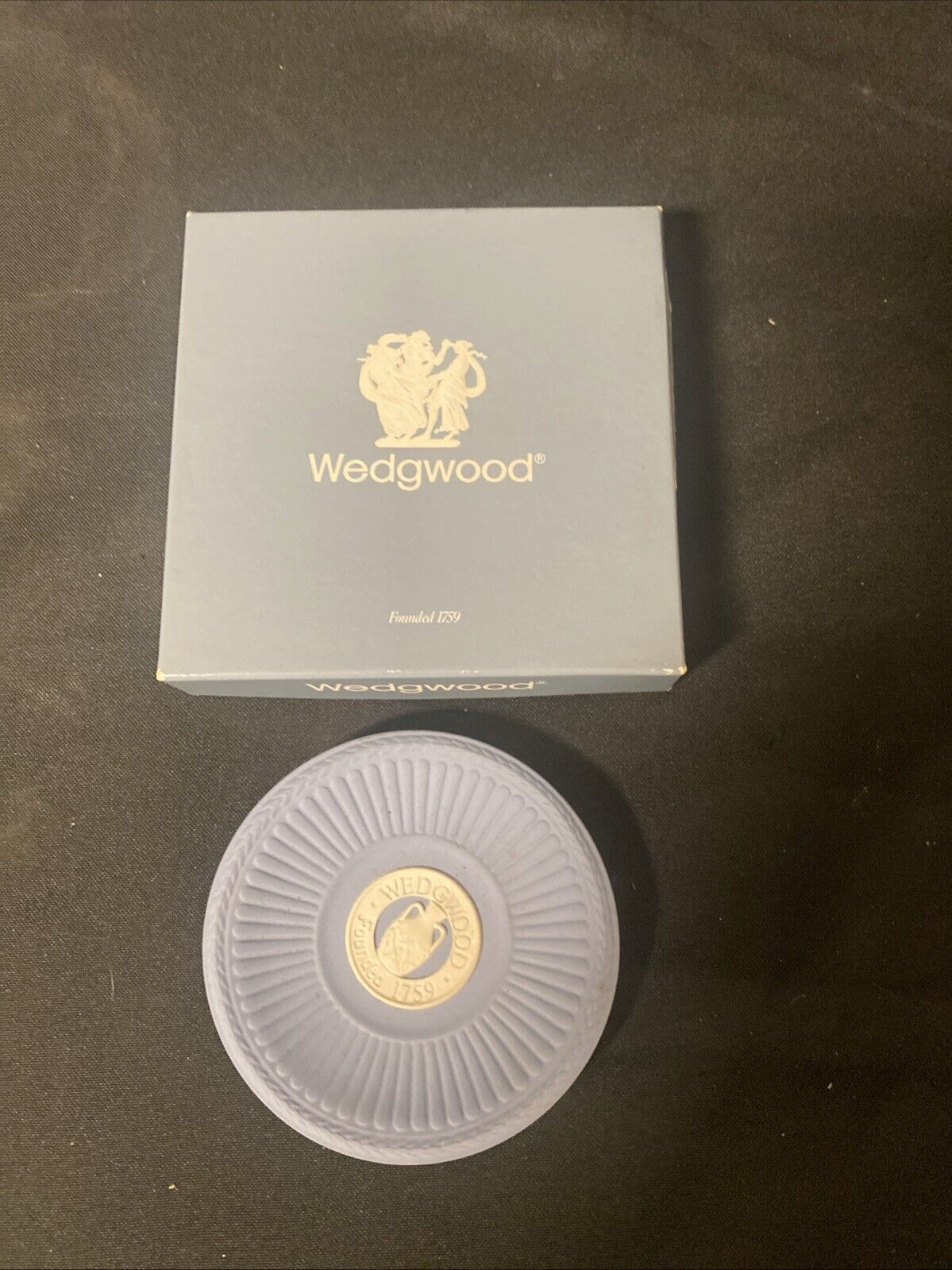Wedgwood Jasperware Blue 225th Anniver. Round Fluted Tray Boxed 79mm D. -(5827)