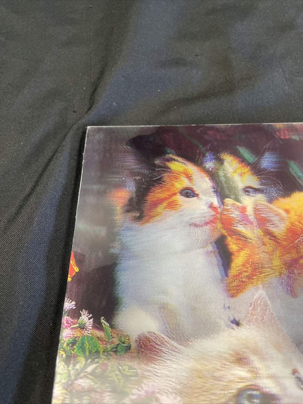 Vintage lenticular Kittens on a log on a hard board backing 39cm x 29cm - (8145)