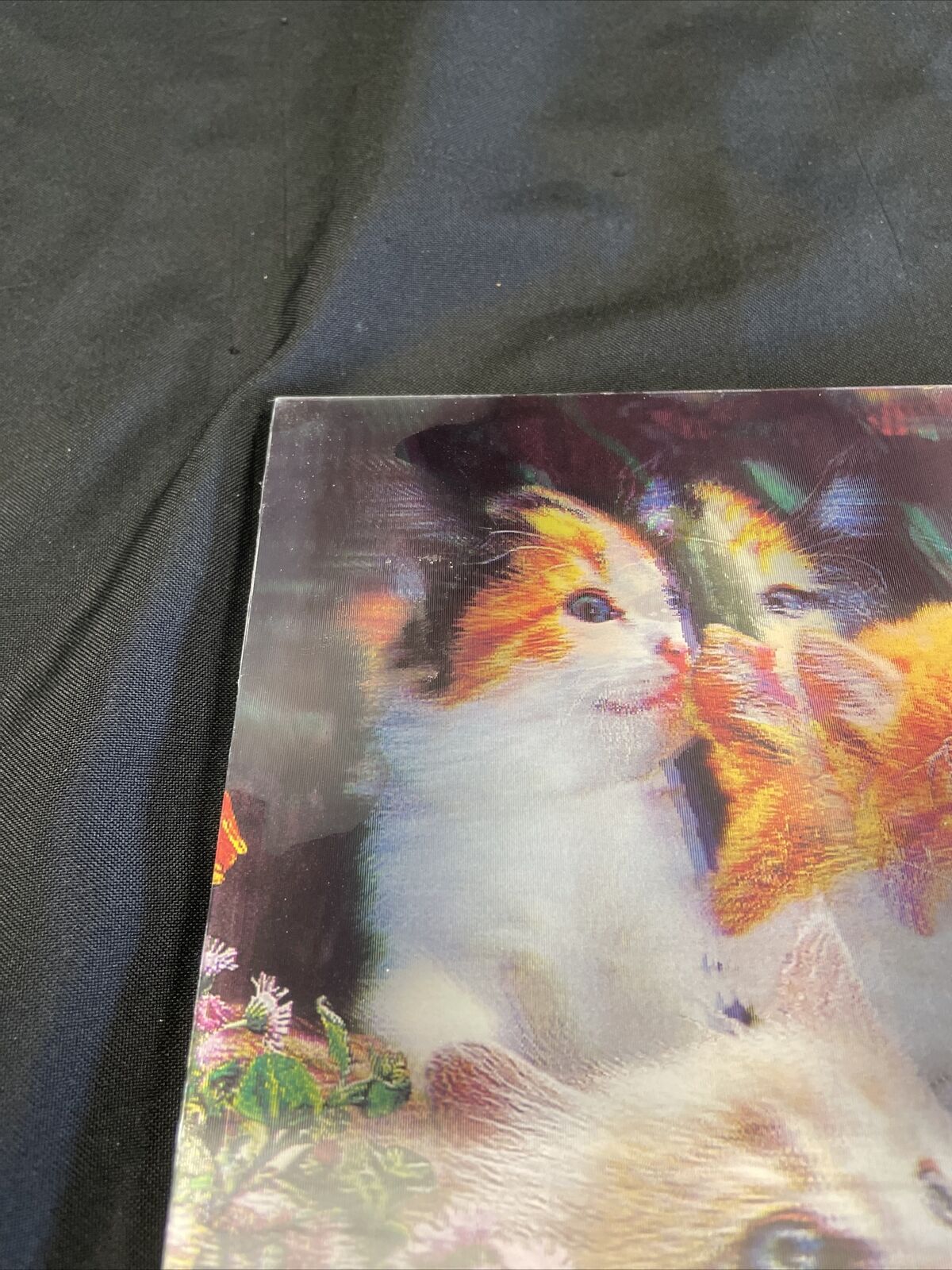 Vintage lenticular Kittens on a log on a hard board backing 39cm x 29cm - (8145)