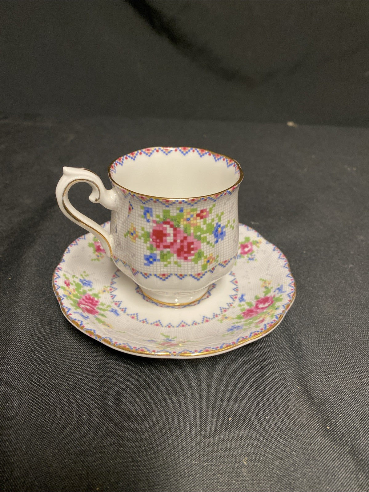 Royal Albert Bone China Petit Point RD778676 Tea Cup & Saucer - (1759)