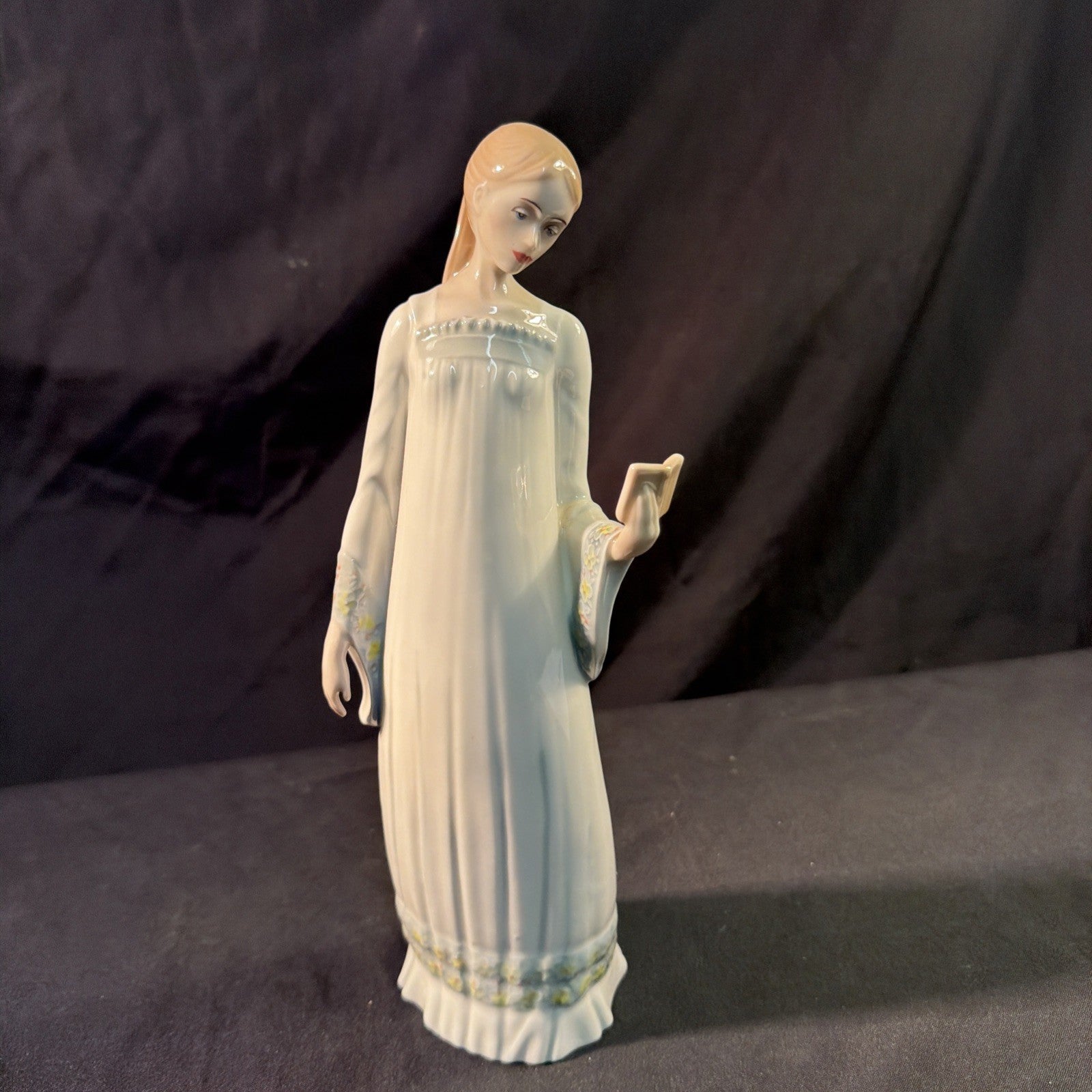 Royal Doulton Reflections "Secret Moment" #3106  30cm Tall Ex. Cond. - (2077) 