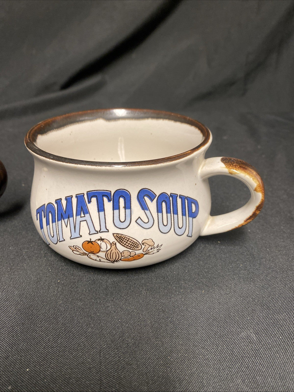 Pair of 1970's soup mugs Chicken and Tomato beautiful condition - (1797)