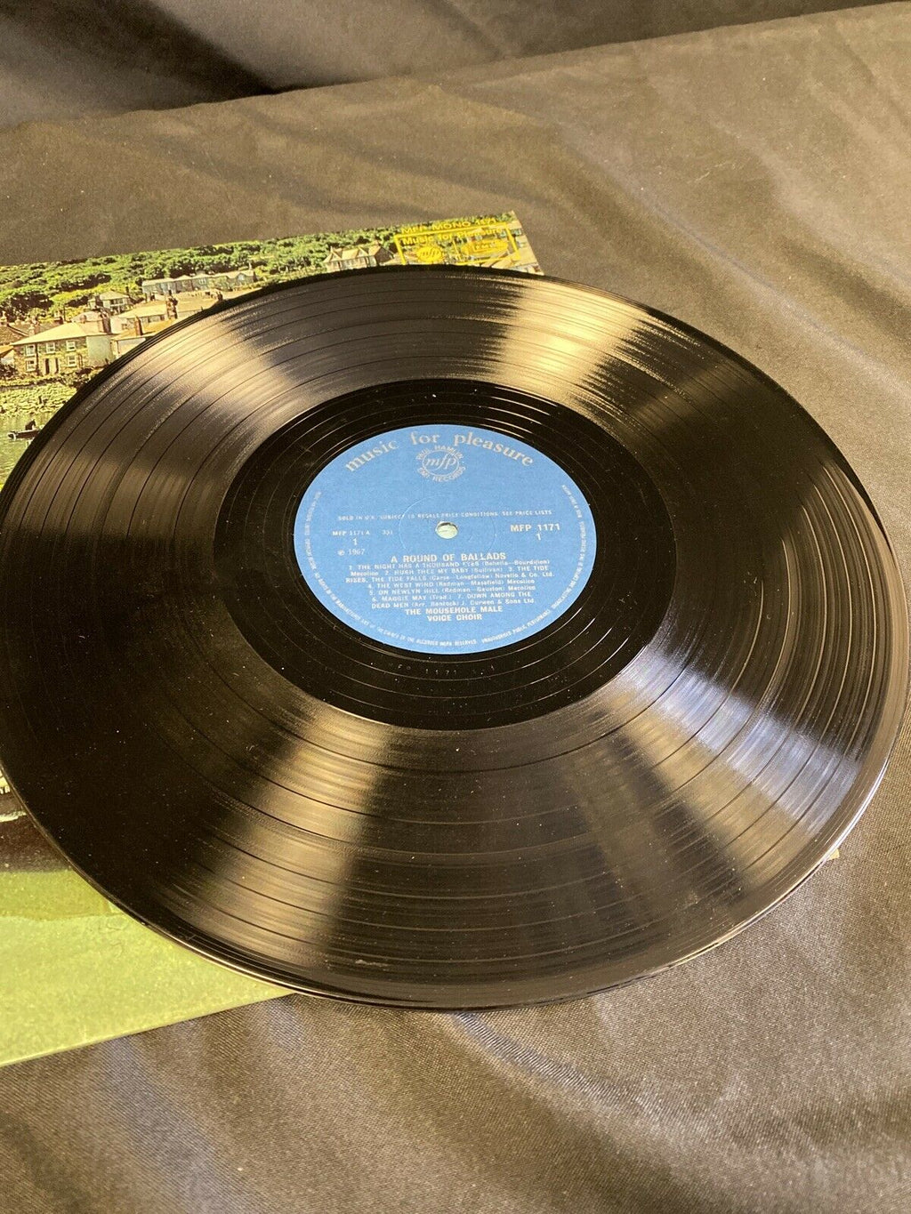 MOUSEHOLE - The Male Voice Choir sing a round of ballads - VINYL Record (7130)