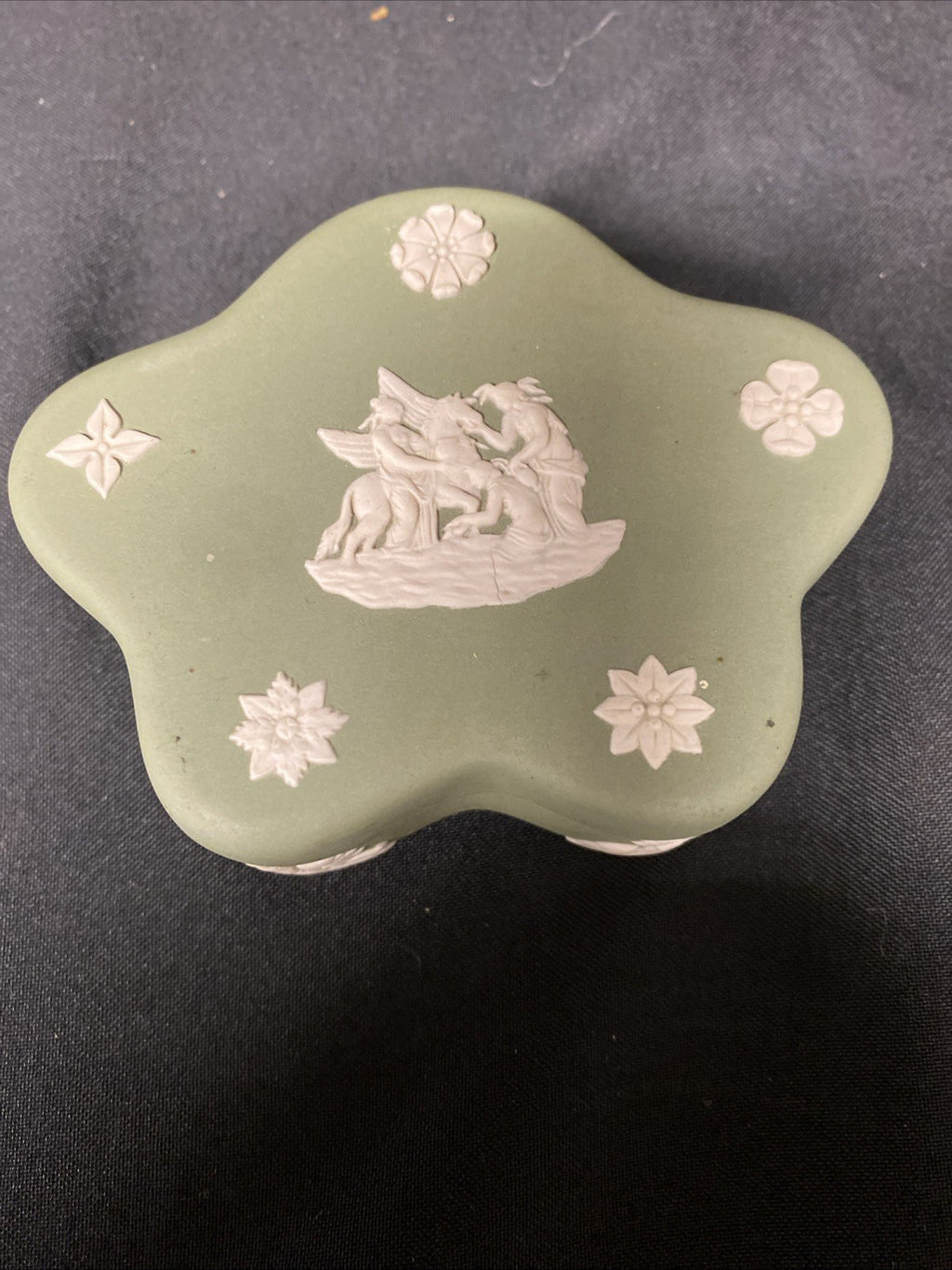 Vintage Wedgwood Jasperware Sage Trinket Box Grecian Star- (1595)