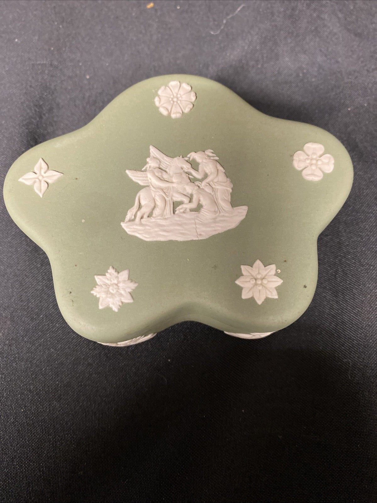 Vintage Wedgwood Jasperware Sage Trinket Box Grecian Star- (1595)