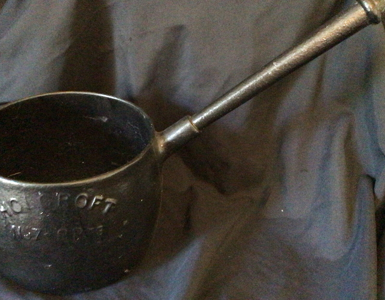HOLCROFT No7 8 Pints Gypsy Very heavy cast iron pan - (8604)