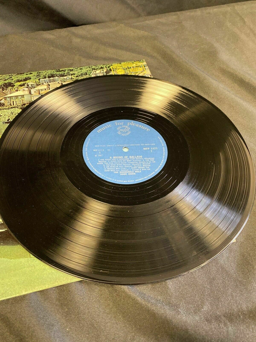 MOUSEHOLE - The Male Voice Choir sing a round of ballads - VINYL Record (7130)