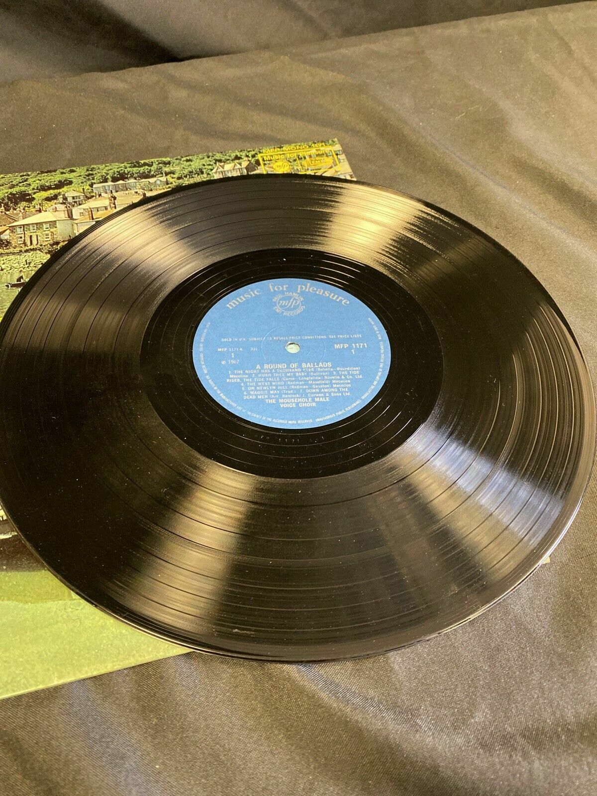 MOUSEHOLE - The Male Voice Choir sing a round of ballads - VINYL Record (7130)