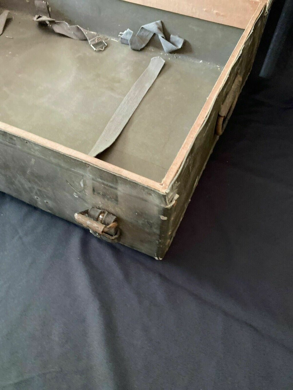 Military Suitcase Luggage Green Metal Parts Wood Frame Display Prop Unica 6516