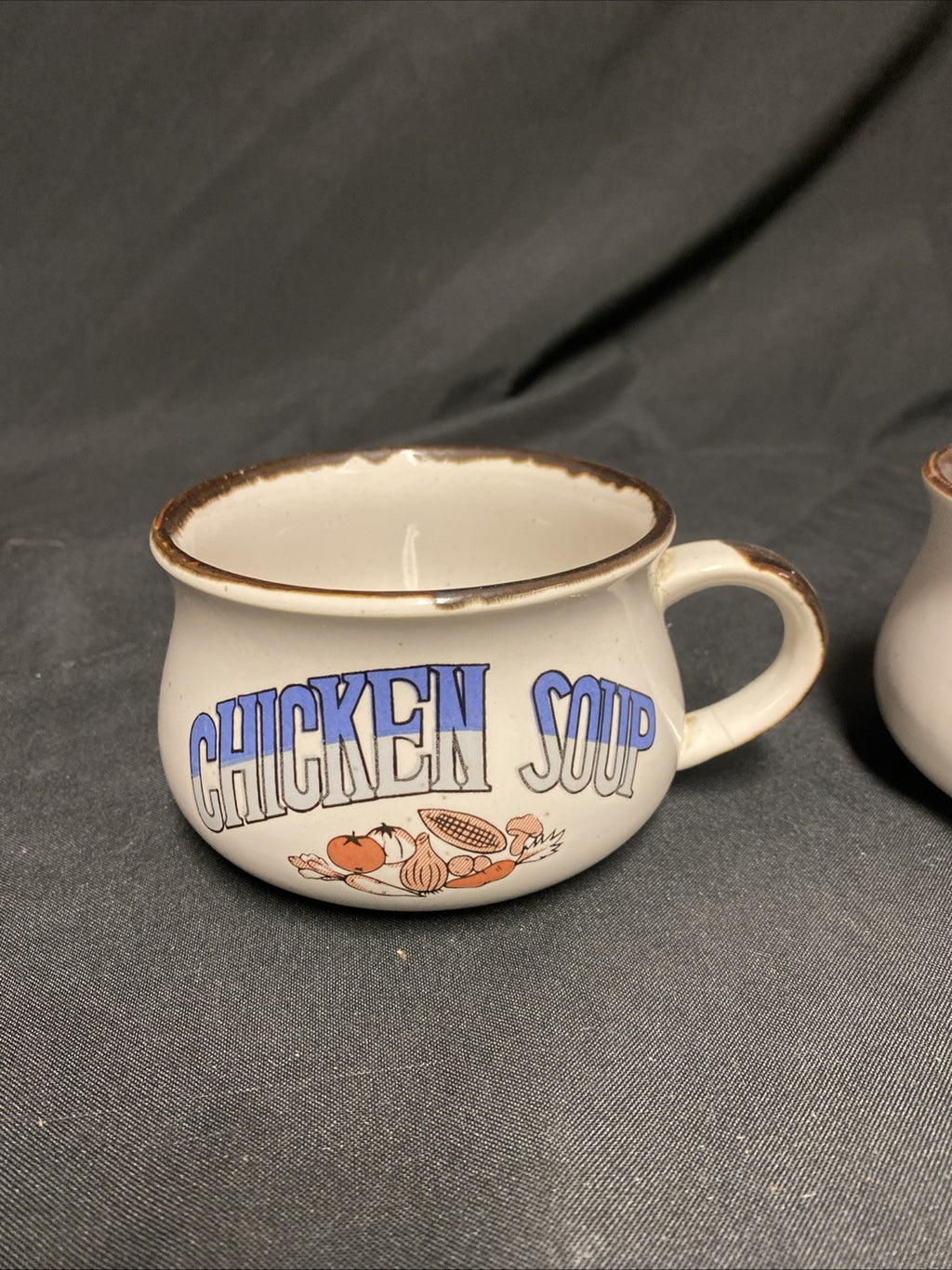 Pair of 1970's soup mugs Chicken and Tomato beautiful condition - (1797)