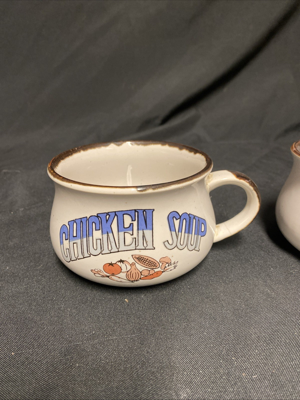 Pair of 1970's soup mugs Chicken and Tomato beautiful condition - (1797)
