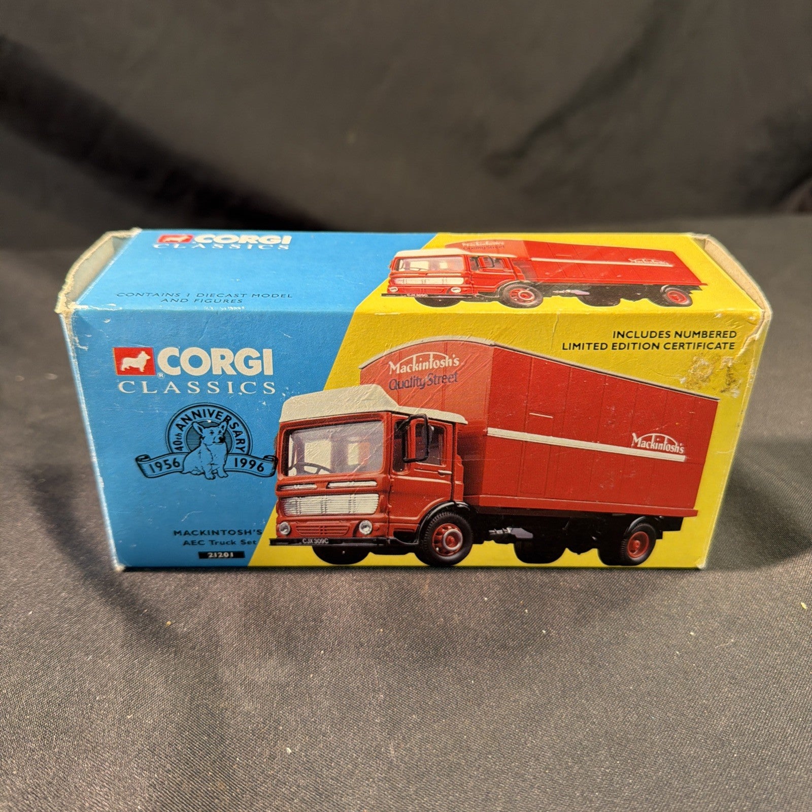 CORGI Classics MACKINTOSH'S AEC Truck Set 21201 LE #2249 of #8100 1995 - (2044)