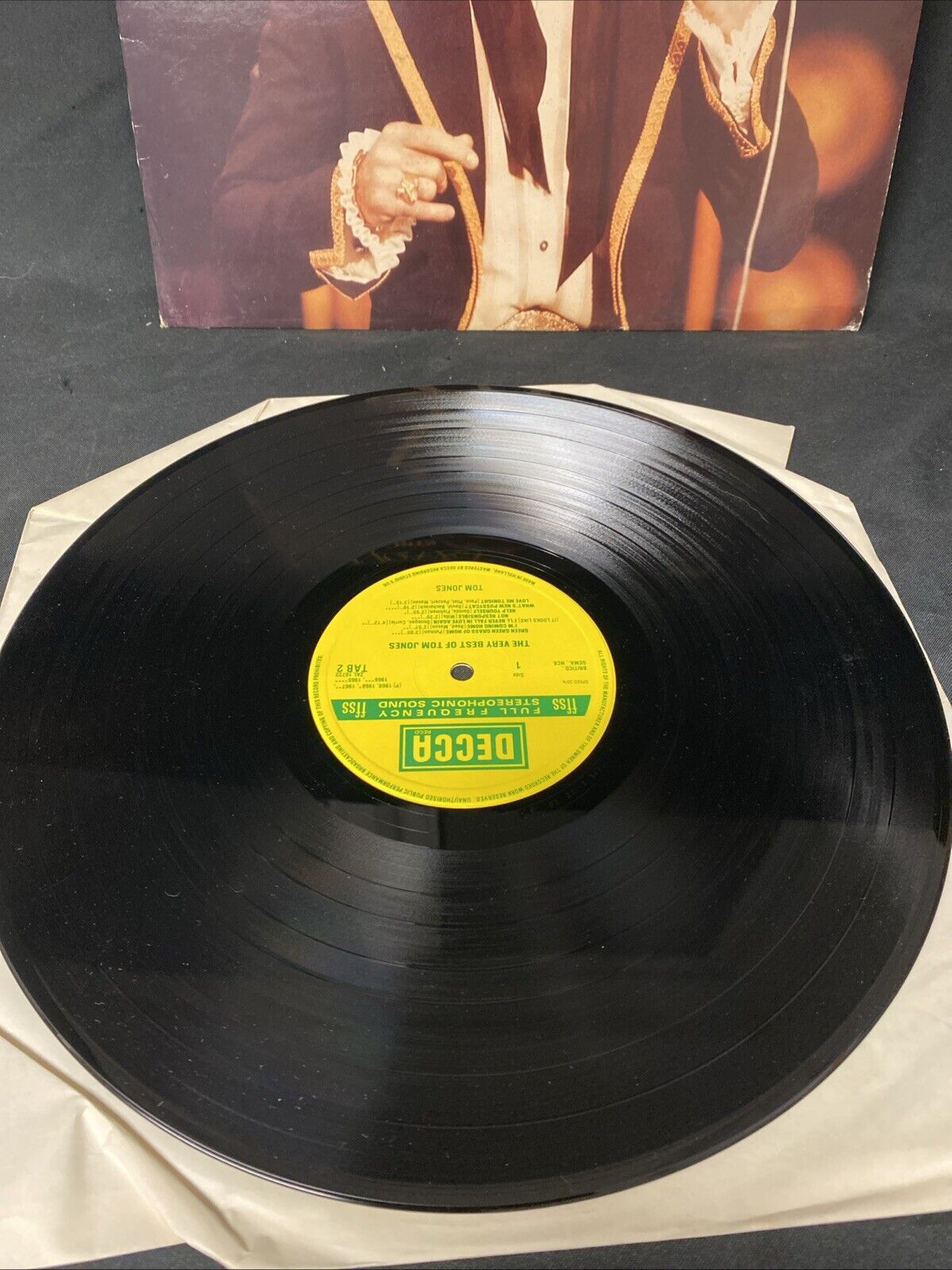 VINYL RECORD - Tom Jones - The Golden Years Excellent Cond KTBC2 -(5672)