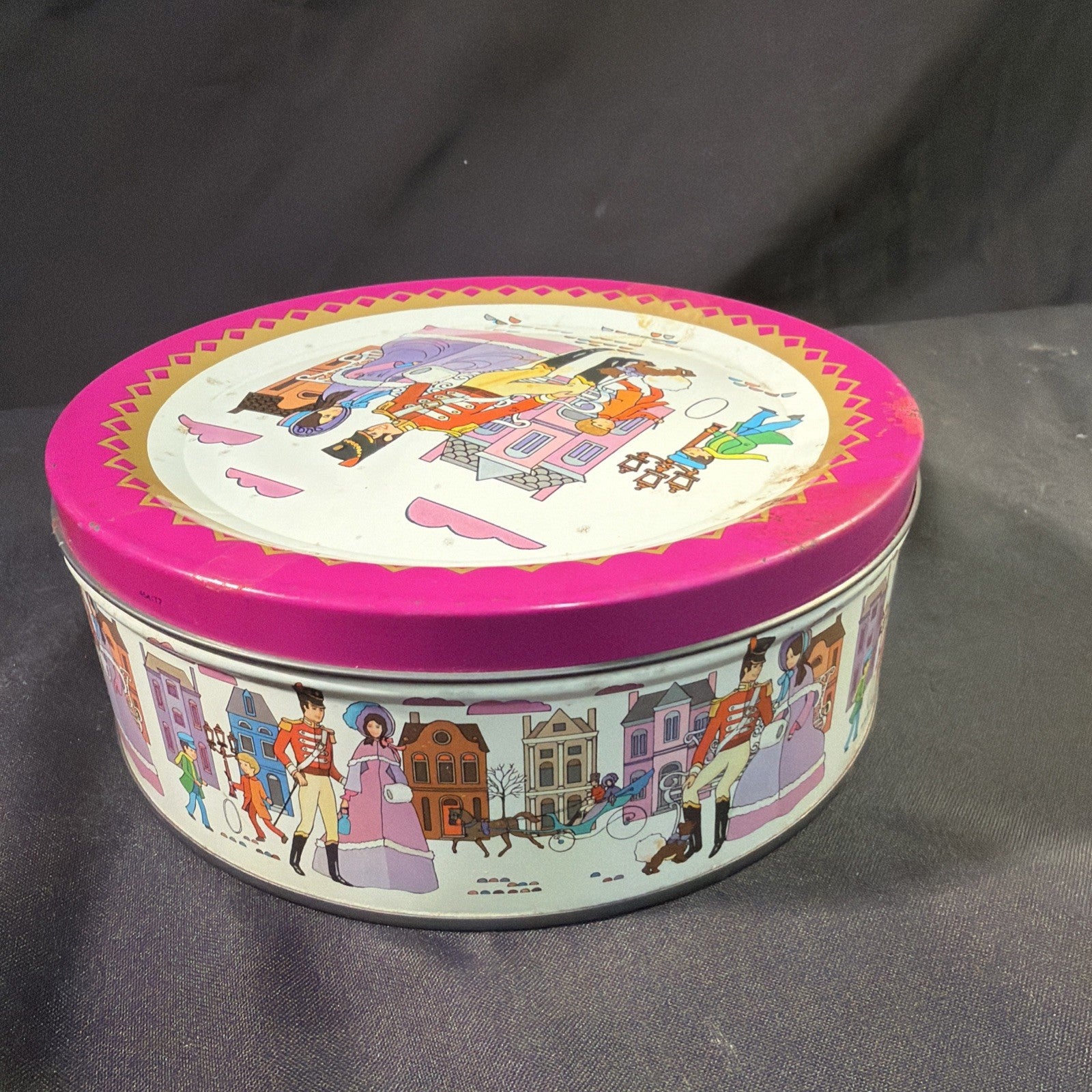 Vintage 1970's Rowntree Macintosh Quality Street Tin Soldier Lady - (2067)