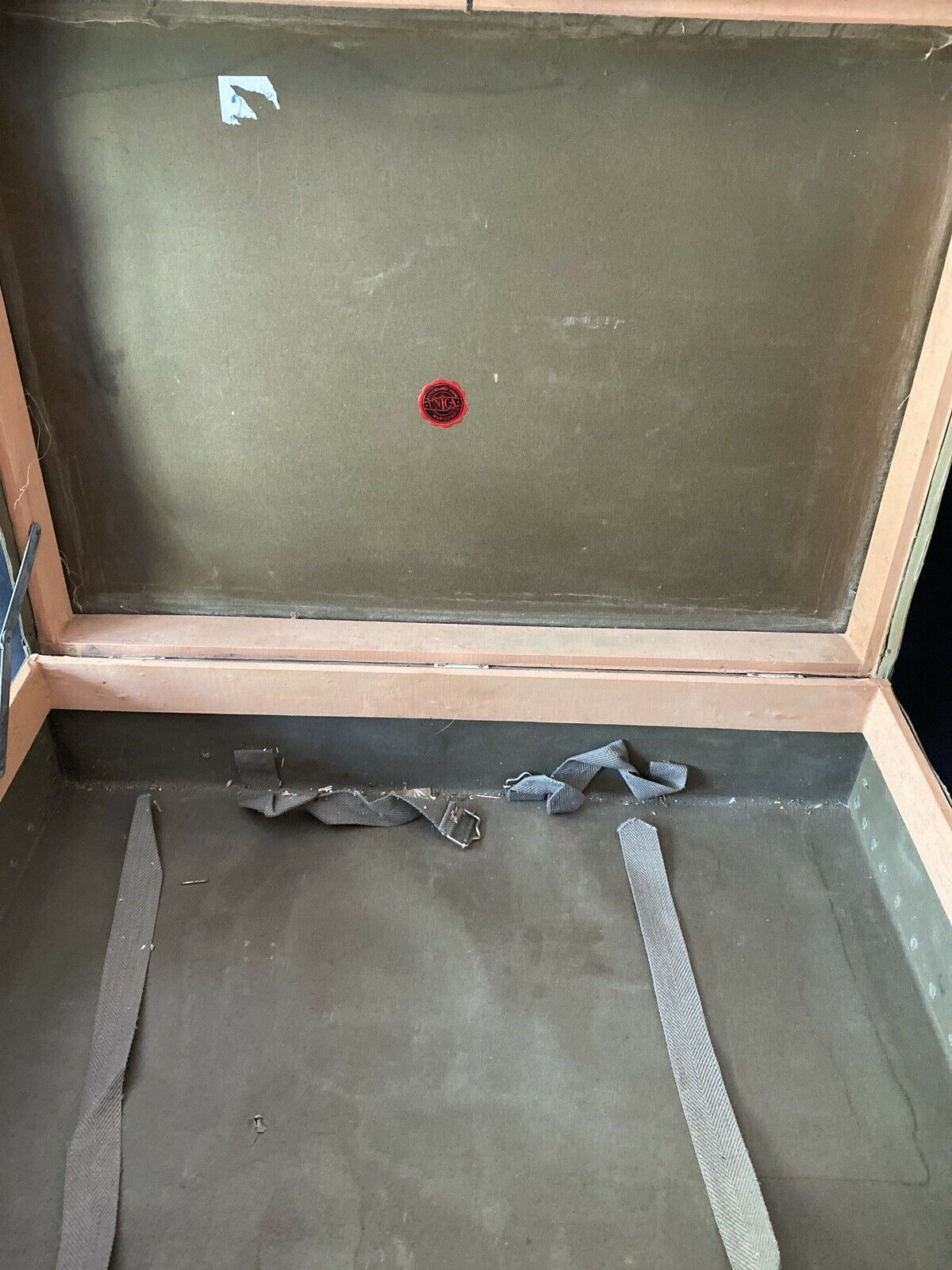 Military Suitcase Luggage Green Metal Parts Wood Frame Display Prop Unica 6516