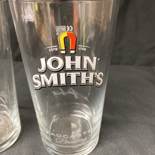 2X John Smiths Pint Glasses Lager Beer Bitter Drinks Home Bar Pub Party -(1327)