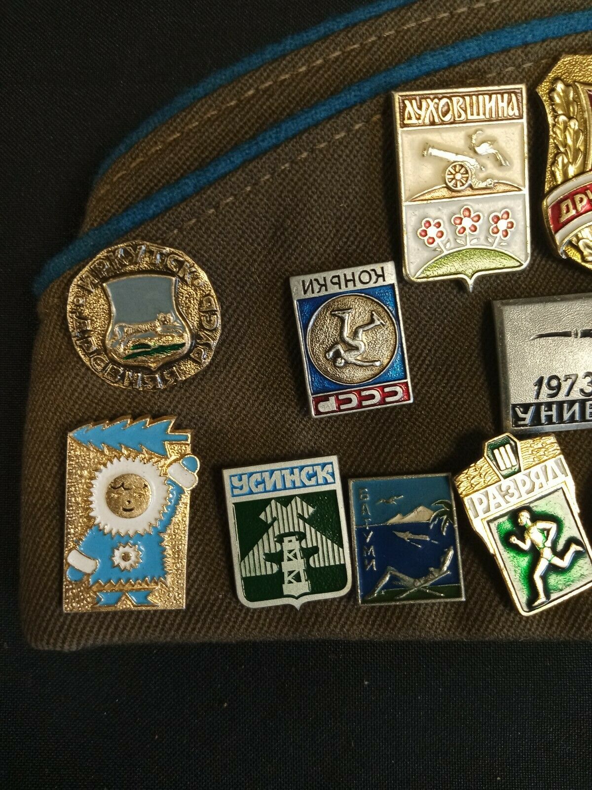 RUSSIAN Pilotka Flat Hat with 24 Pin badges & 3 fabric patches Military - (7968)