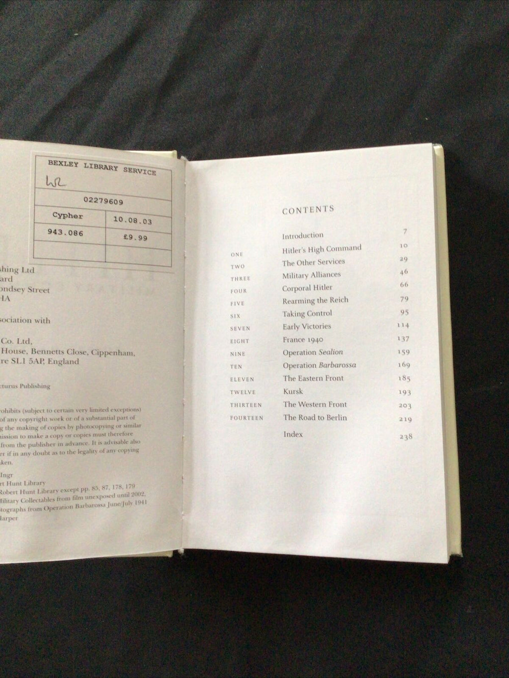 BOOK - HITLER MILITARY COMMANDER - Rupert Matthews - (8688)