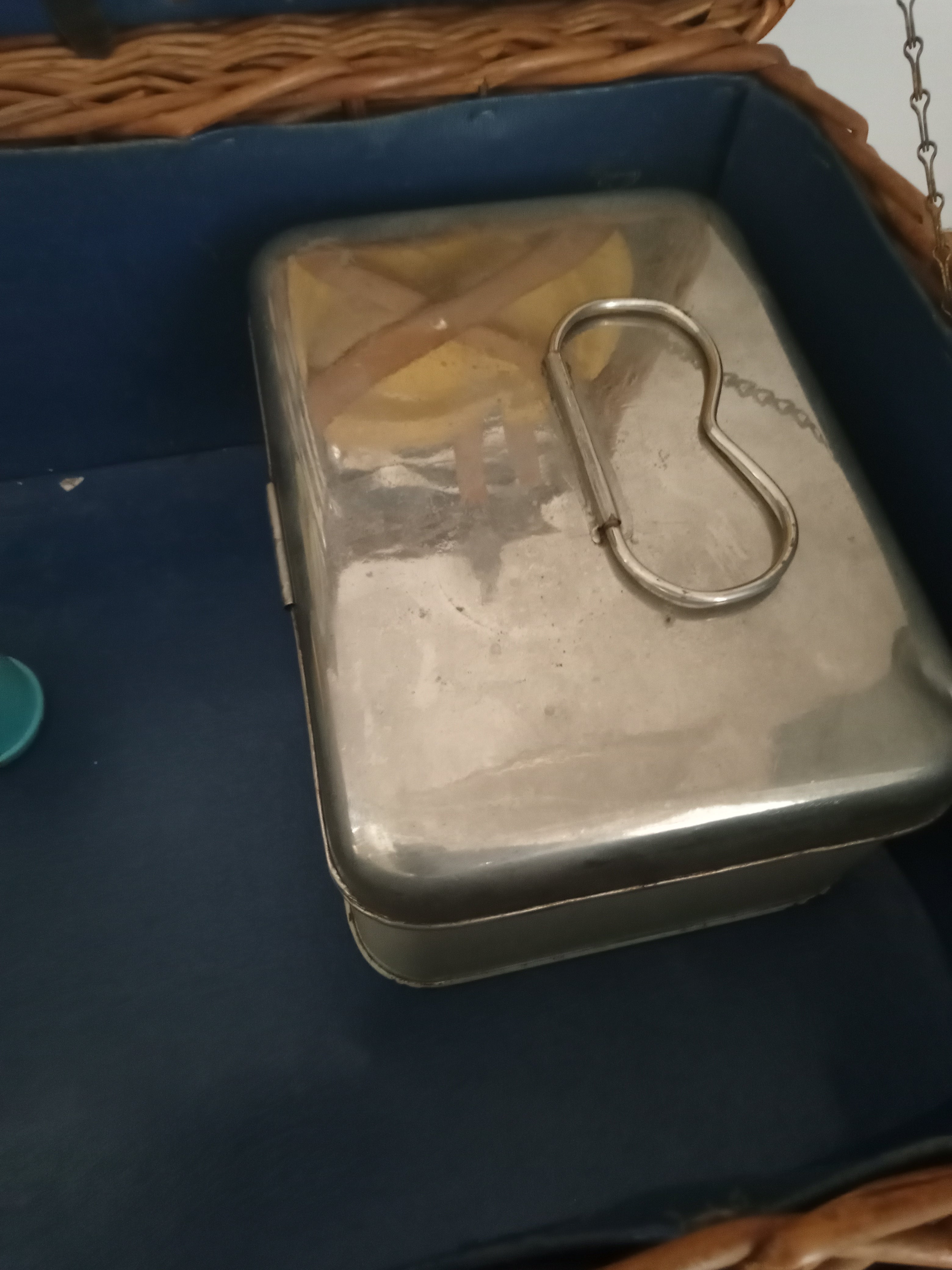 Vintage picnic basket Twinco S&P pots 2 Metal boxes Joseph fenton cutlery (9700)