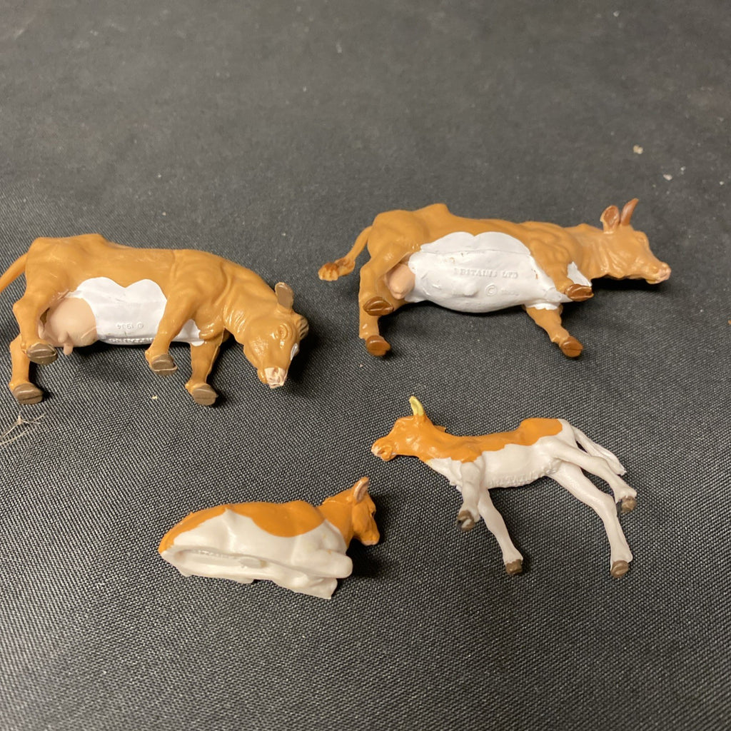 Britains Farm 1984 Cow, Bull and 2 Calves - (1662)