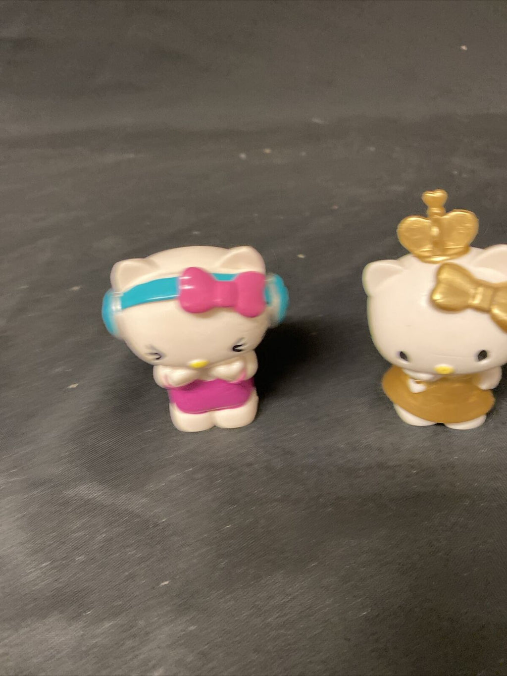 Comansi Spain 2 x Hello Kitty Gold and Headphones Figures Cake Toppers - (5019)
