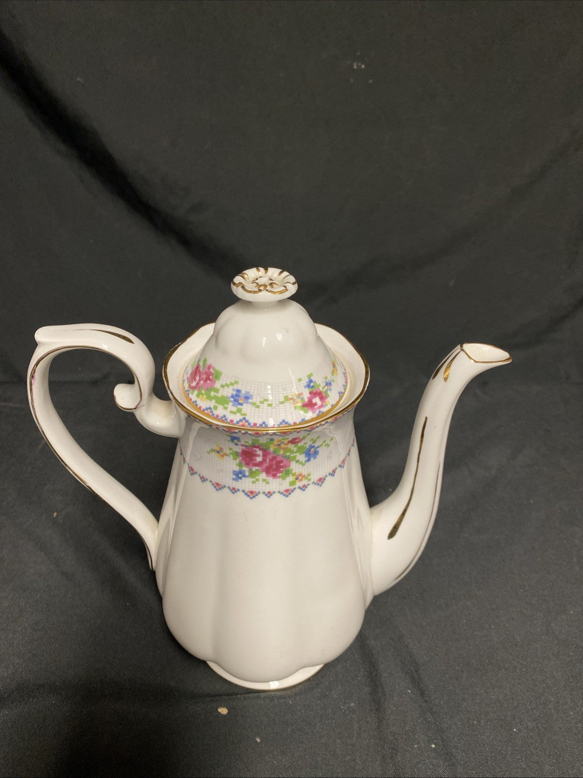 Royal Albert Bone China Petit Point RD778676 Tea / Coffee Pot Mint - (1765)