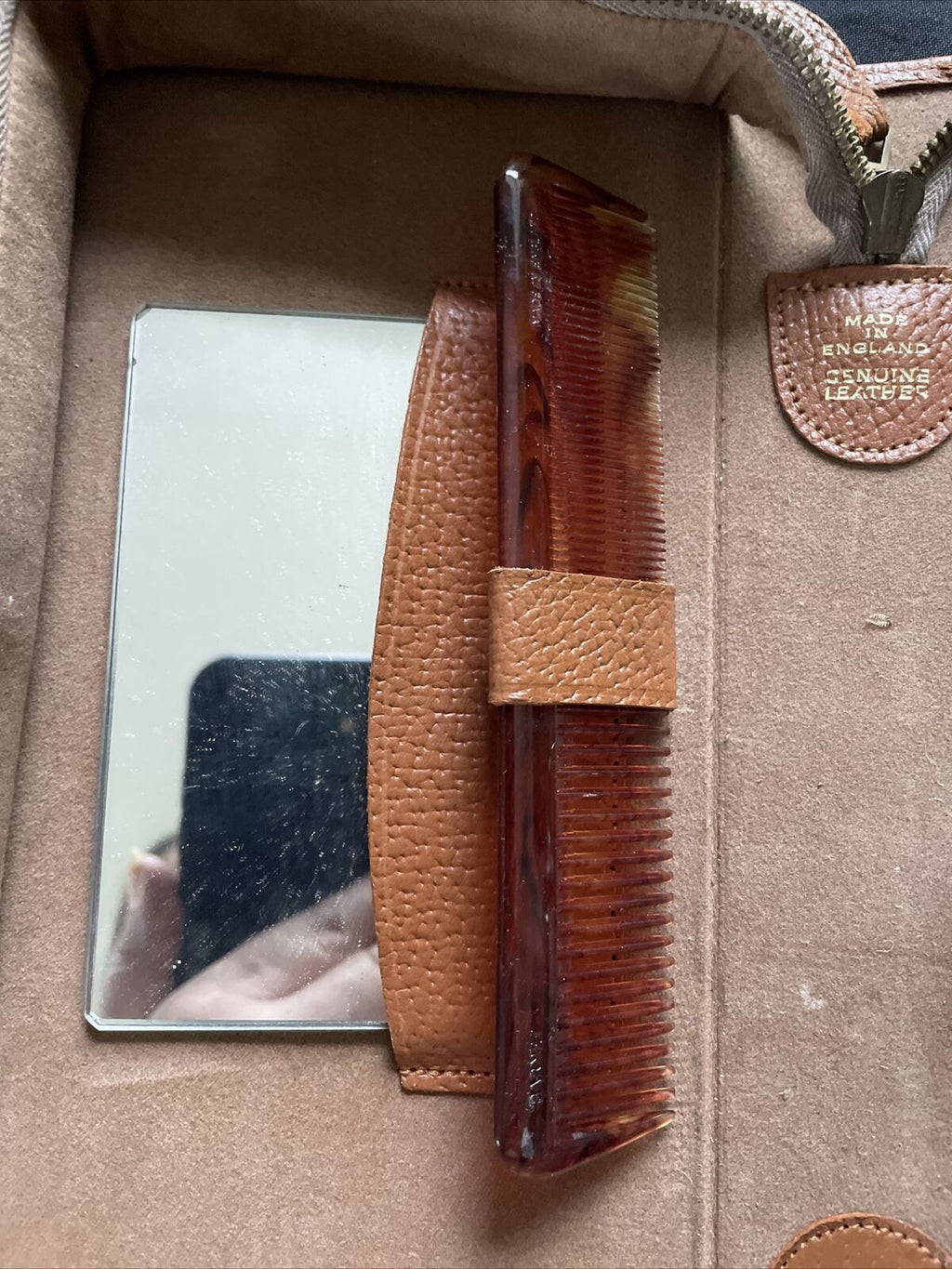 Vintage Gentlemens Grooming set unused in leather case - (9392)