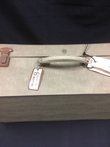 Vintage 1953 NOTON "Milady" Suitcase lined 24" - roleplay automobilia prop (2712
