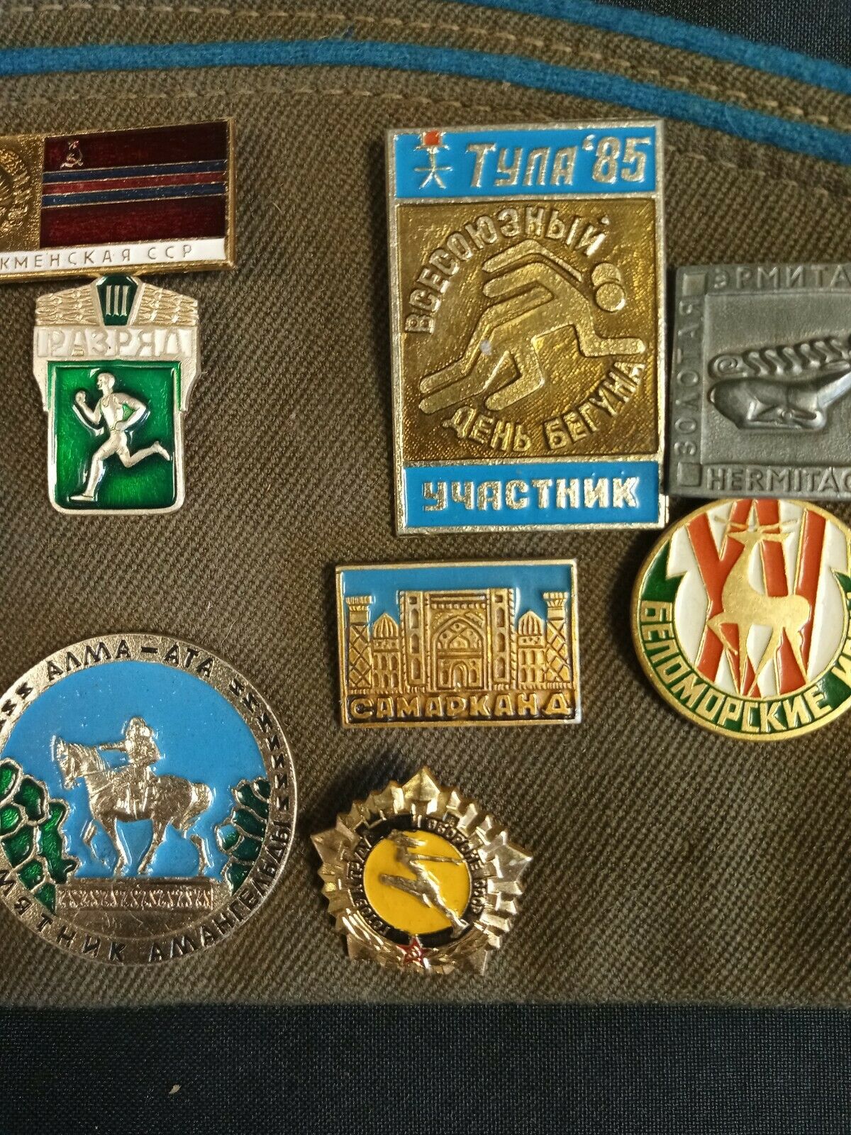 RUSSIAN Pilotka Flat Hat with 24 Pin badges & 3 fabric patches Military - (7968)