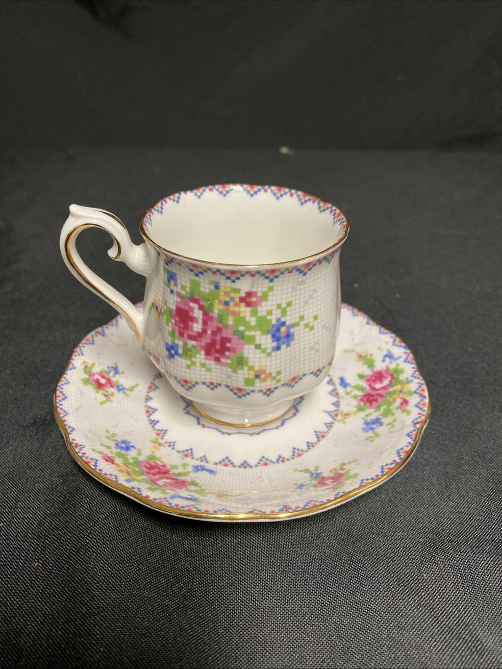 Royal Albert Bone China Petit Point RD778676 Tea Cup & Saucer - (1758)