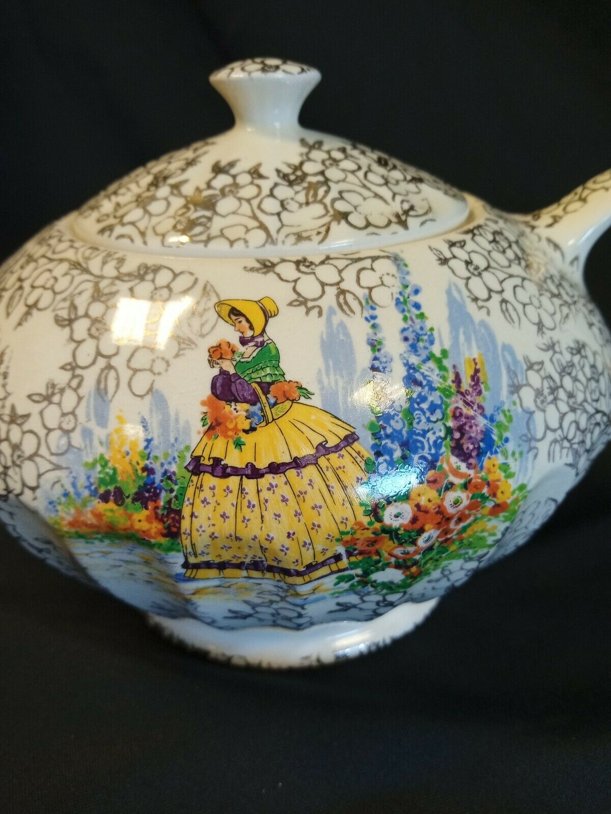 Sadler Teapot with Gilt floral design and Flower Lady Very rare pot - (7896)