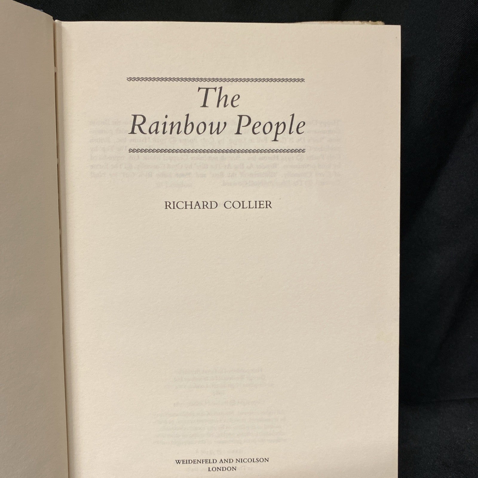 Book - The Rainbow People - Richard Collier 1984 - (1654)