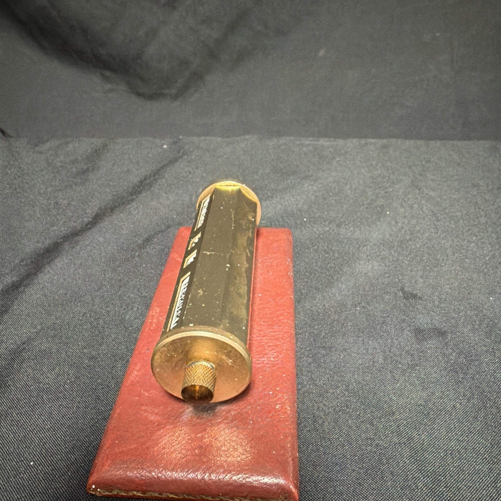 Vintage Art Deco Perpetual Desk Calendar by Leathersmith in Ex. Working order - (1970)