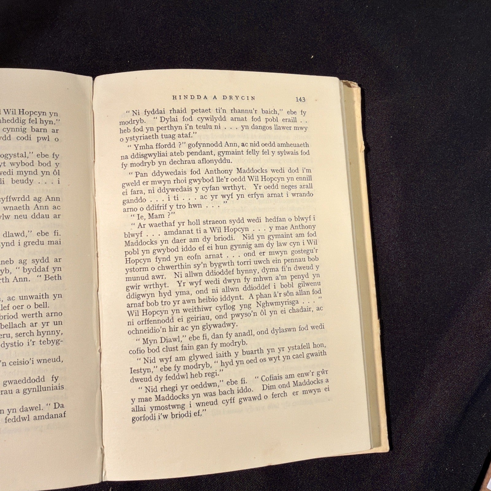 Cefn Ydfa, Geraint Dyfnallt Owen - Welsh Language book with DJ - (1861)