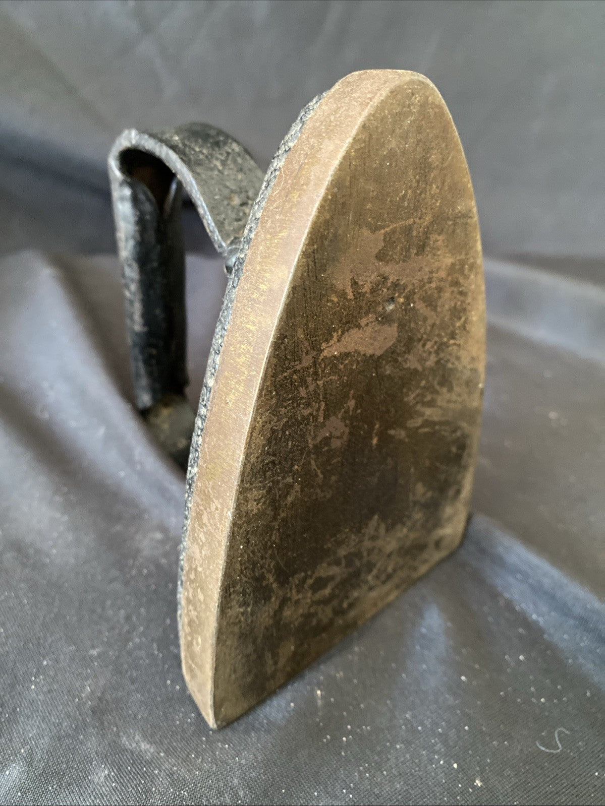 Antique Cast Iron Flat Clothes Iron No 4  Brass Base Doorstop Kitchenalia - (1205)