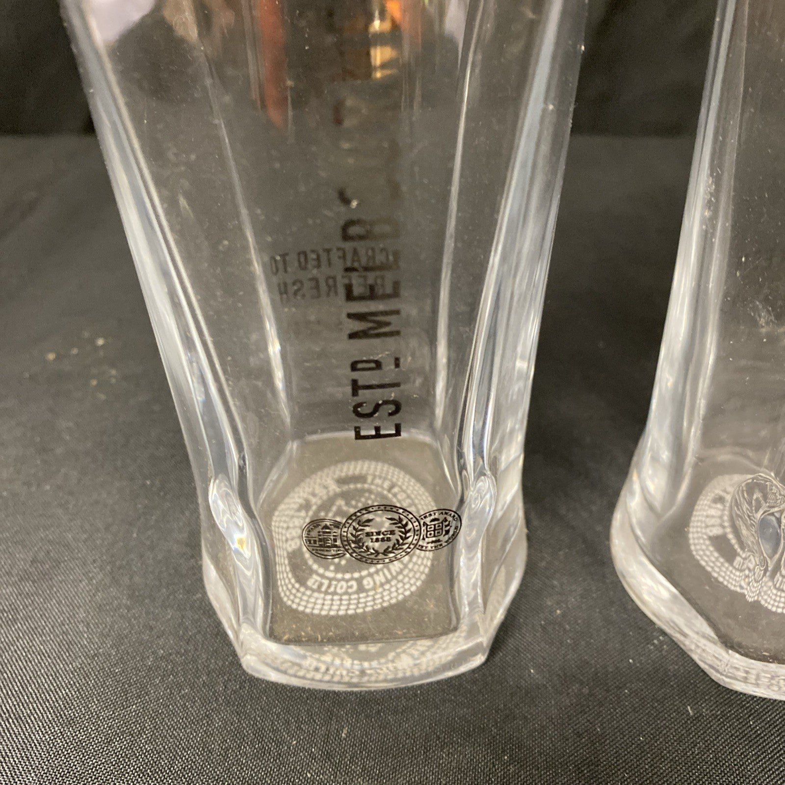 2X Fosters Etched Pint Glasses Lager Drinks Home Bar Pub Party (1335