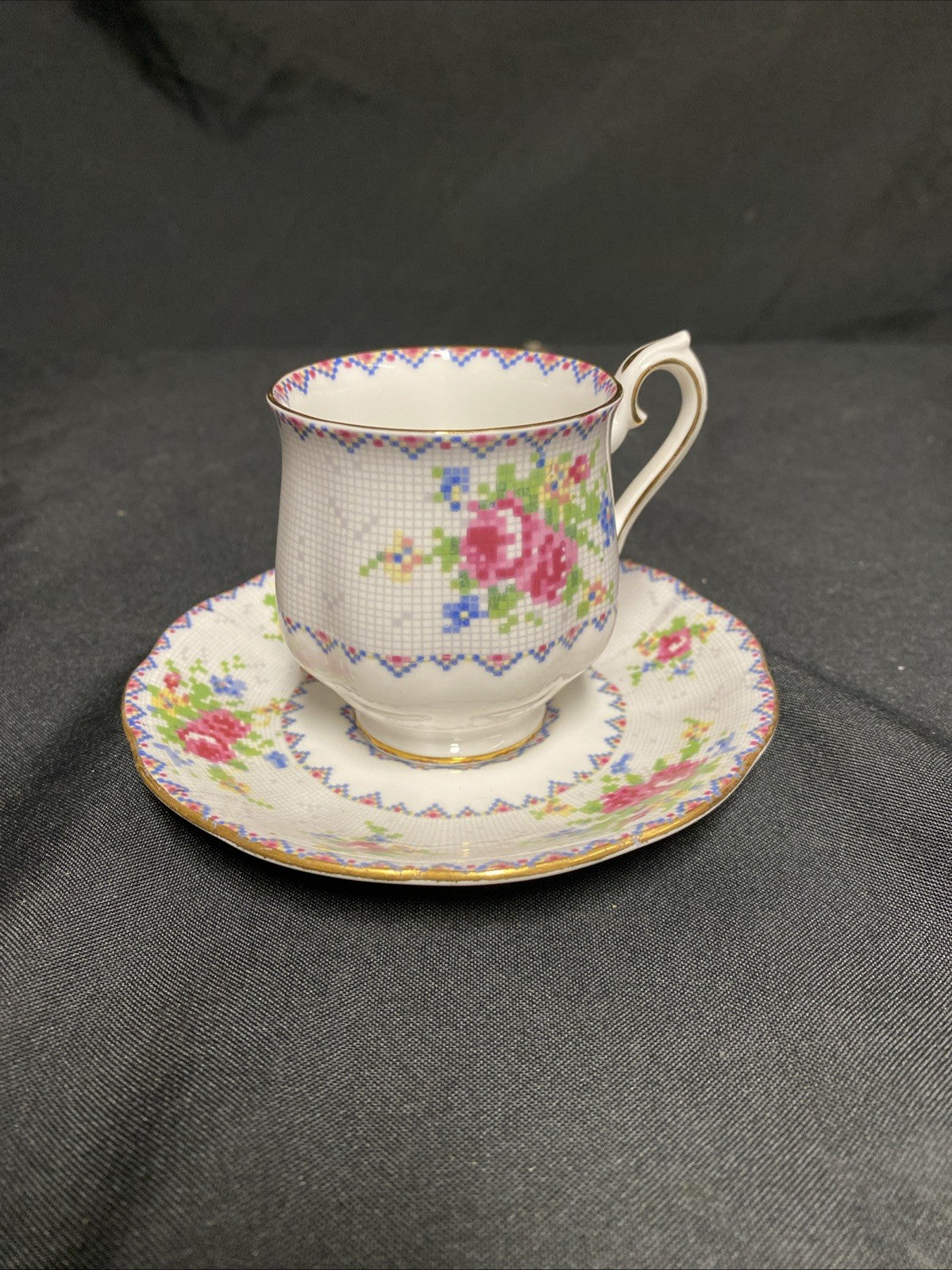 Royal Albert Bone China Petit Point RD778676 Tea Cup & Saucer - (1761)