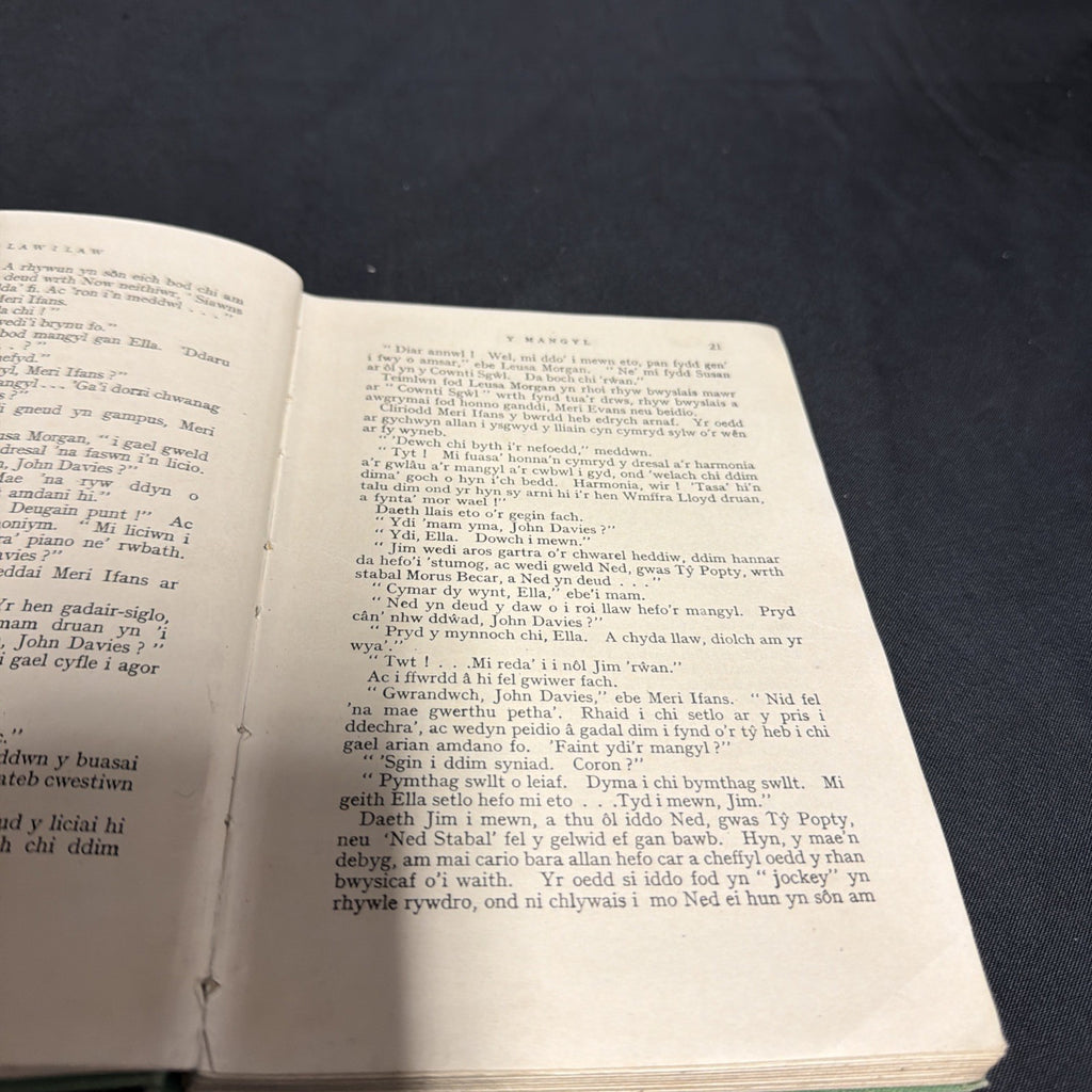O Law I Law, T Rowland Hughes - Welsh Language book - (1906)
