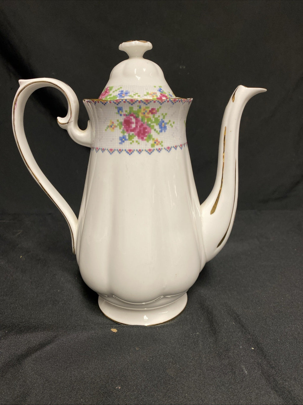 Royal Albert Bone China Petit Point RD778676 Tea / Coffee Pot Mint - (1765)