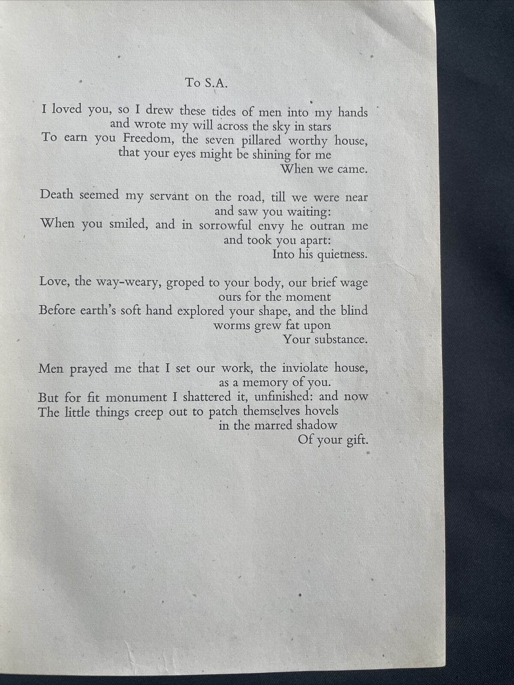 BOOK - Seven Pillars of Wisdom T.E Lawrence 1940 print with preface - (9510)