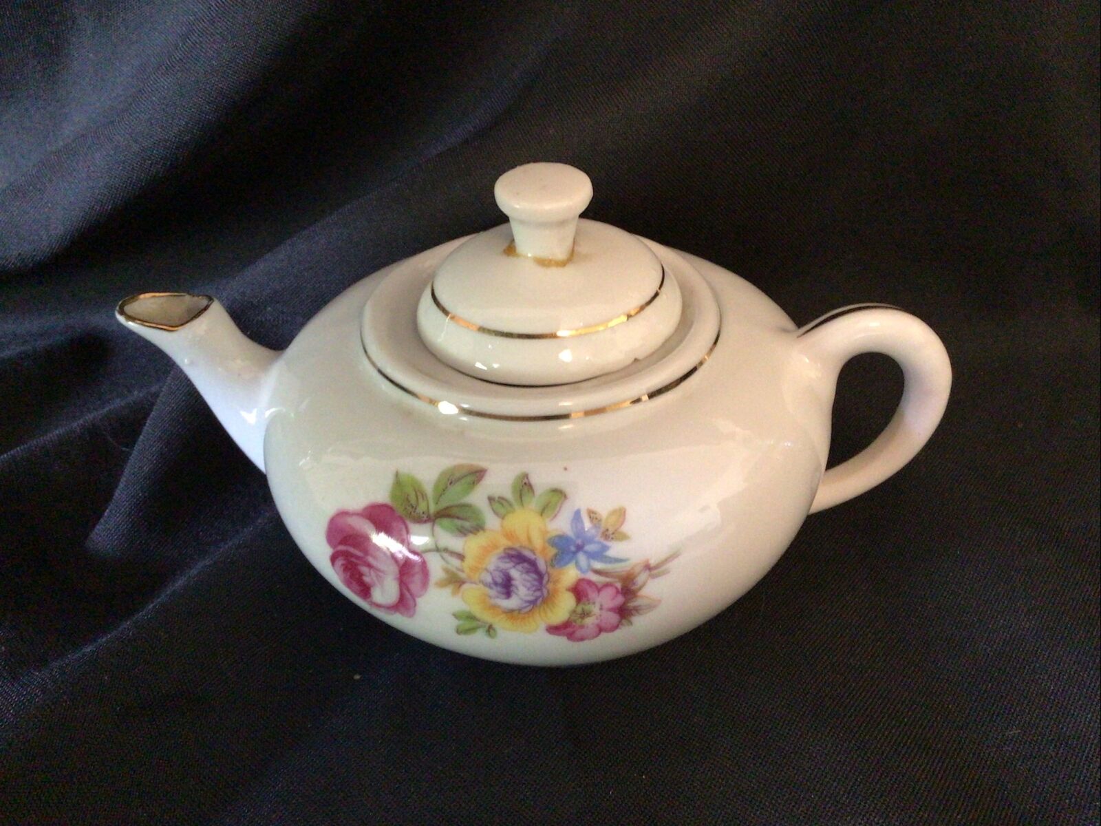 Teapot Collectors Small Ceramic Vintage 7cm Chinese Style - (8373)