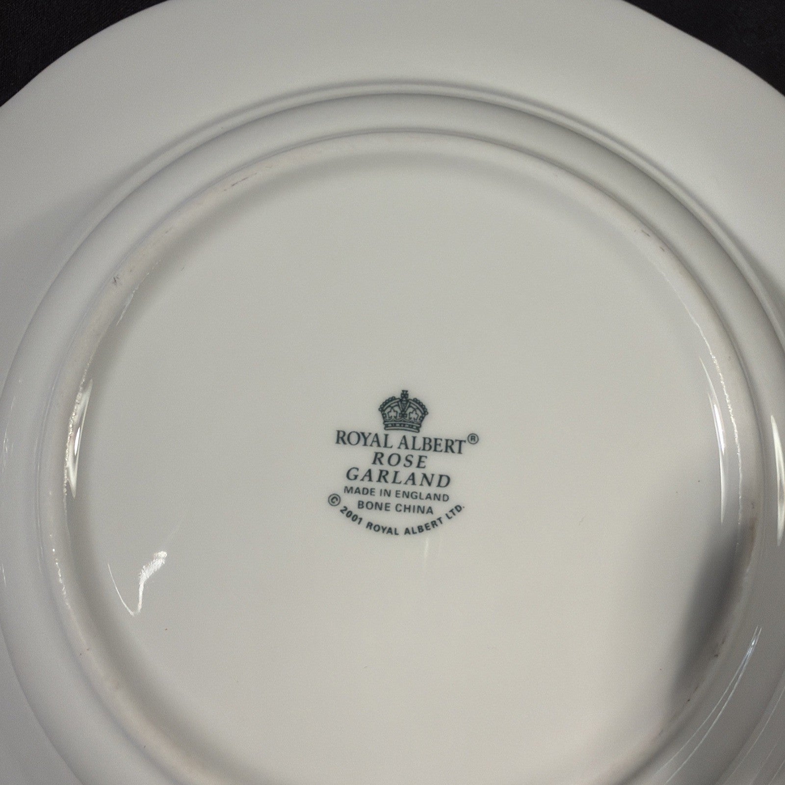 Royal Albert Rose Garland 2001 - 23.5cm Bowl Mint as New cond  -(2068)