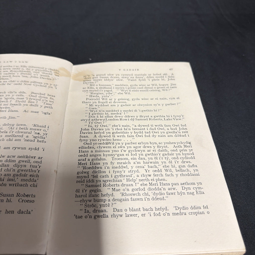 O Law I Law, T Rowland Hughes - Welsh Language book - (1906)