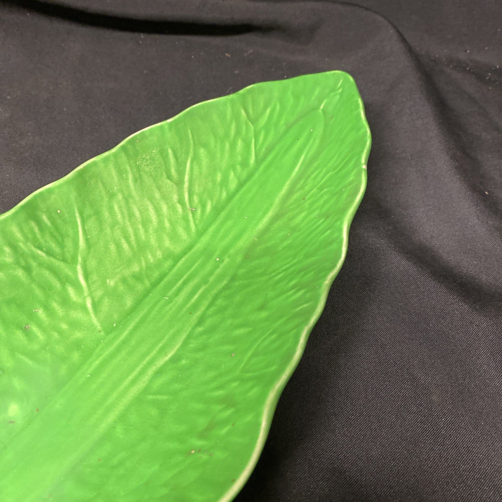 Beswick Ware 6890 Cabbage Leaf hand finished serving plate 31cm - (1722)