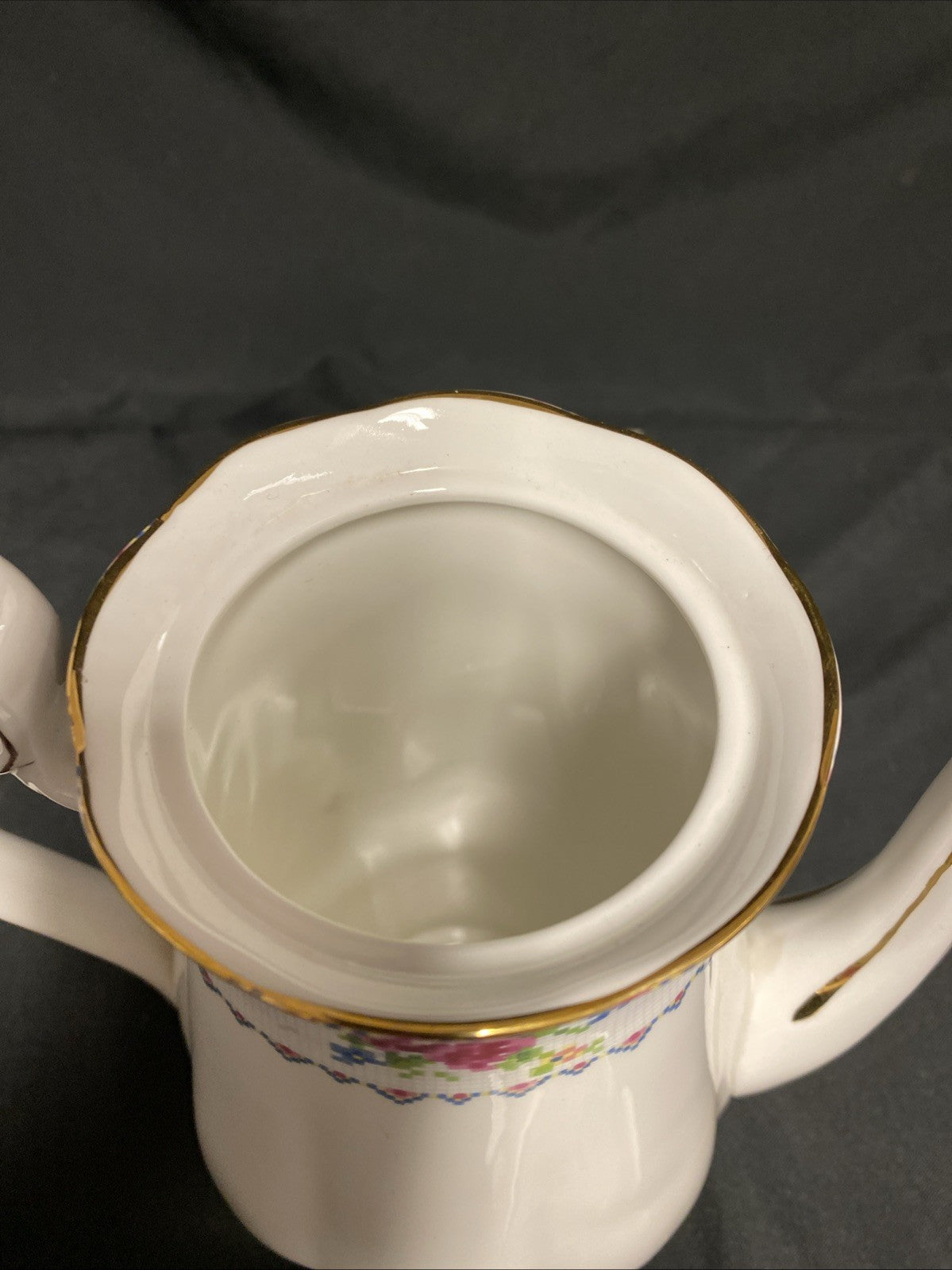 Royal Albert Bone China Petit Point RD778676 Tea / Coffee Pot Mint - (1765)